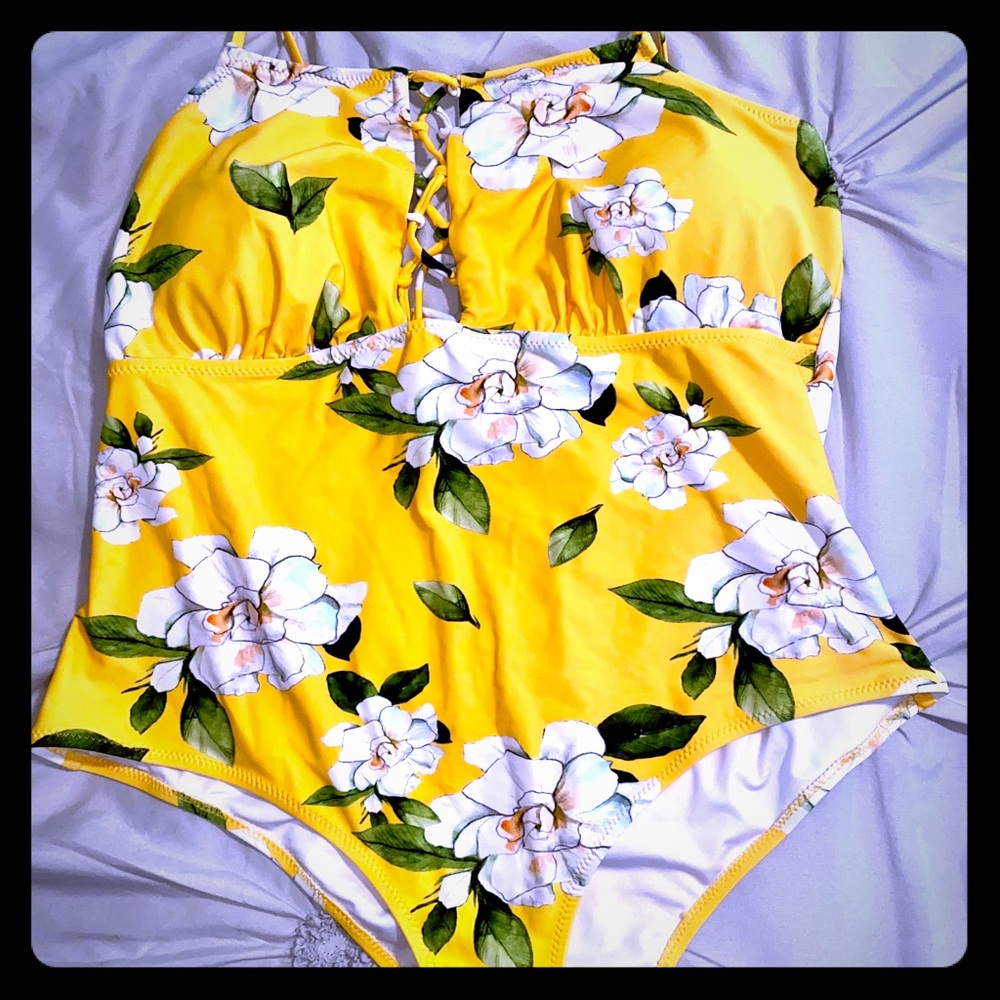BRAND NEW Cupshe Floral/Yellow 1 Pc Bathing Suit